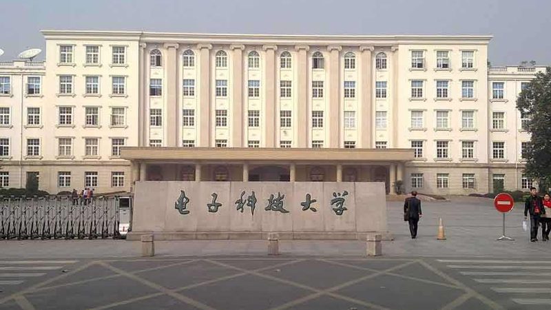 三极管定制，直插与贴片：如何选择合适的厂家**